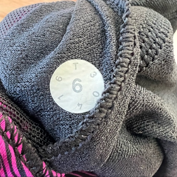 Lululemon Sports Bra Size 6 - Picture 7 of 7